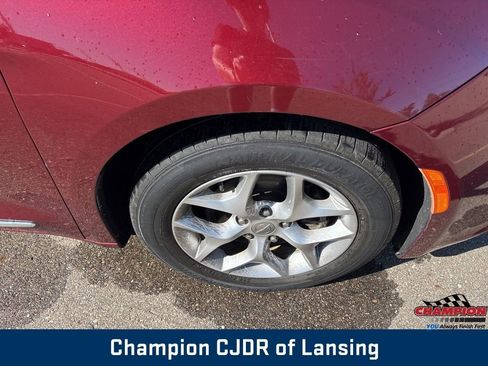 Used 2018 Chrysler Pacifica Touring-L Plus w/ Tire & Wheel Group image 13
