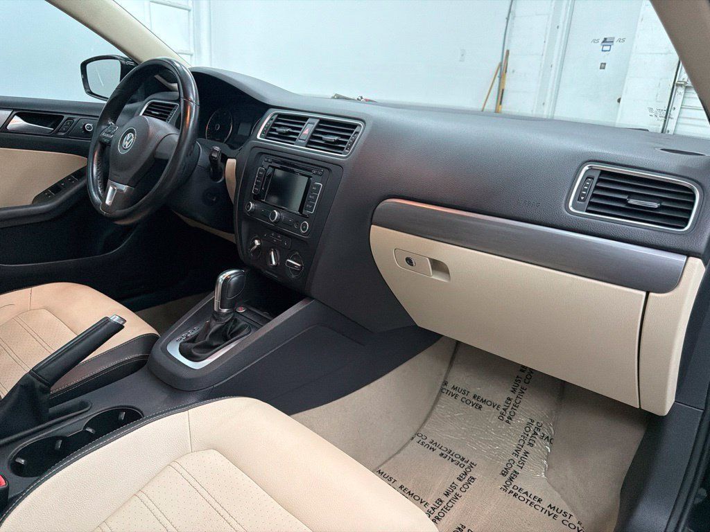 Used 2014 Volkswagen Jetta SEL FWD image 29