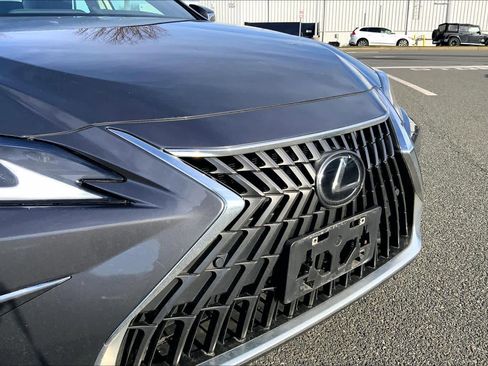 Used 2023 Lexus ES 300h w/ Premium Package image 30
