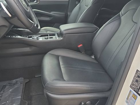 Used 2022 Kia Sorento S FWD image 13