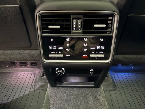 Used 2021 Porsche Cayenne Coupe image 19