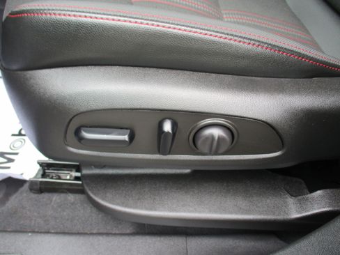 Certified 2023 Chevrolet Equinox RS image 16