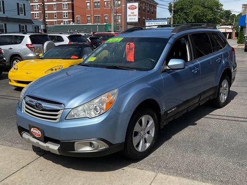 Used 2011 Subaru Outback 2.5i Limited AWD/4WD image 3