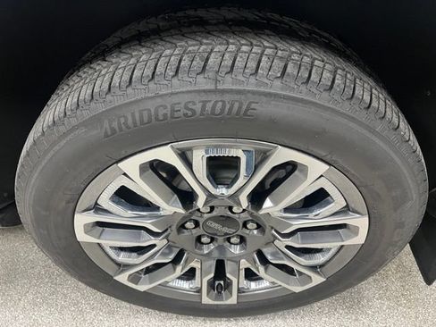 Used 2024 GMC Yukon Denali Ultimate AWD/4WD image 16