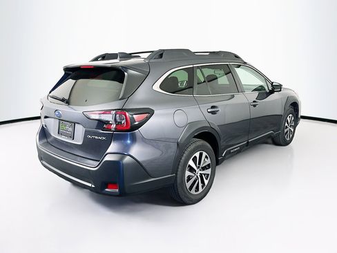 Used 2025 Subaru Outback Premium image 9