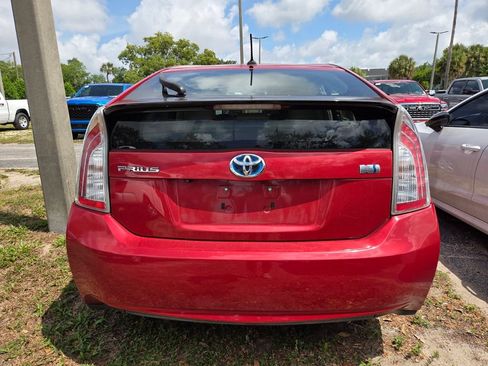Used 2014 Toyota Prius Five FWD image 4