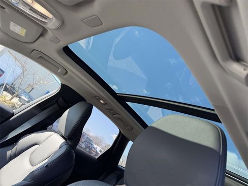 Used 2023 Volvo XC60 B5 Plus w/ Protection Package Premier image 19