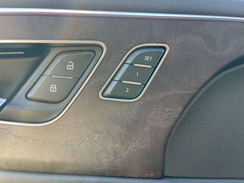 Used 2024 Audi Q8 Prestige image 11