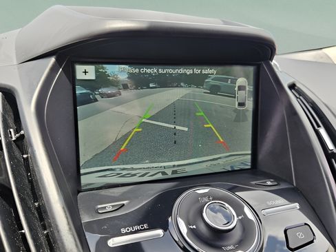 Used 2019 Ford Escape Titanium FWD image 18