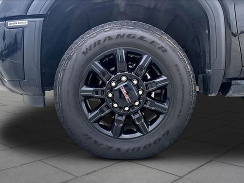 Used 2024 GMC Sierra 2500 AT4 w/ AT4 Premium Plus Package AWD/4WD image 11