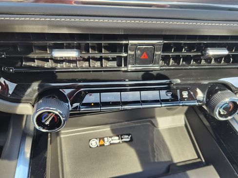 New 2026 Chevrolet Suburban Premier image 24