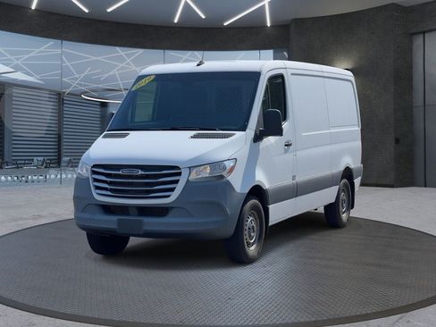 Used 2019 Freightliner Sprinter 2500 w/ Driver Convenience Package RWD image 2