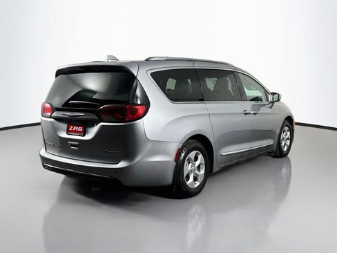 Used 2017 Chrysler Pacifica Platinum FWD image 5