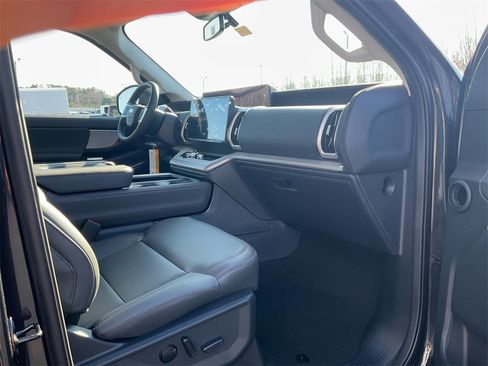 New 2025 Ford Expedition Max Active image 9