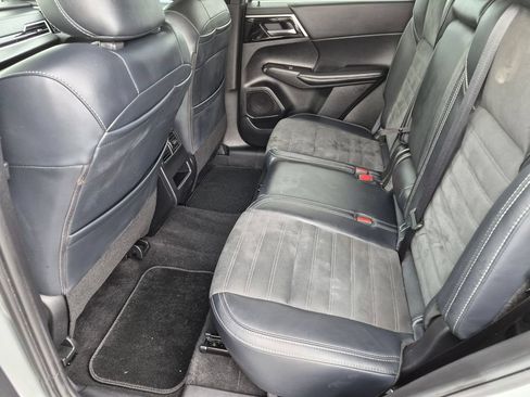 Used 2024 Mitsubishi Outlander SE FWD image 18