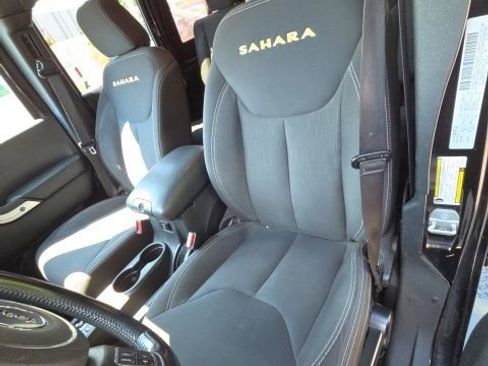 Used 2015 Jeep Wrangler Unlimited Sahara w/ Max Tow Package AWD/4WD image 15