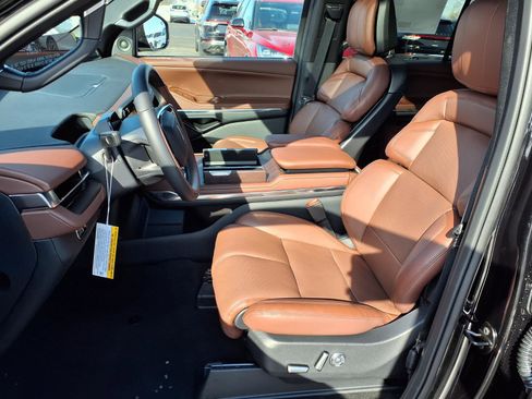 New 2026 Lincoln Navigator L Reserve AWD/4WD image 4