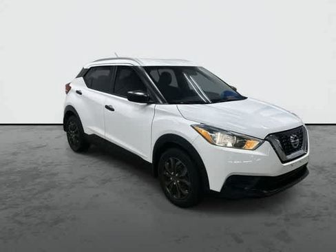 Used 2019 Nissan Kicks S FWD image 5