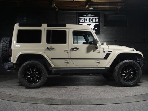 Used 2018 Jeep Wrangler Unlimited Rubicon w/ Connectivity Group image 7