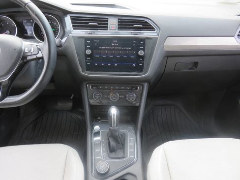 Used 2019 Volkswagen Tiguan SE image 16