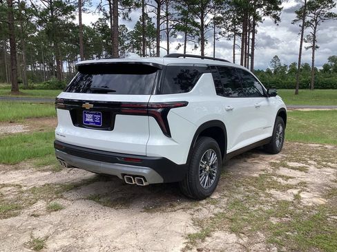 New 2026 Chevrolet Traverse LT w/ Driver Confidence Package FWD image 5