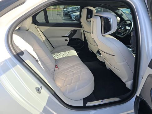 Used 2024 BMW 750e xDrive w/ Executive Package image 29