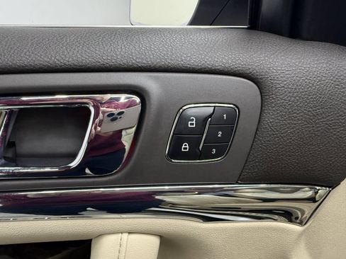 Used 2015 Lincoln MKS AWD w/ Technology Package image 12