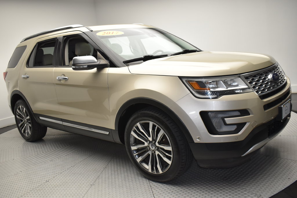 Used 2017 Ford Explorer Platinum AWD/4WD image 3