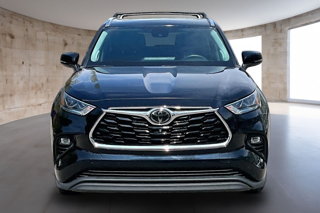 Used 2021 Toyota Highlander Limited w/ Protection Package #3 (TMS) AWD/4WD image 4