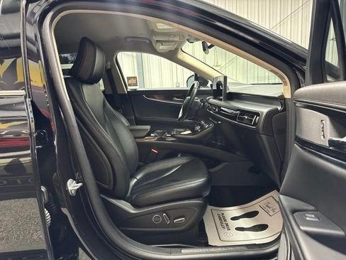 Used 2023 Lincoln Nautilus AWD w/ Premium Package image 25