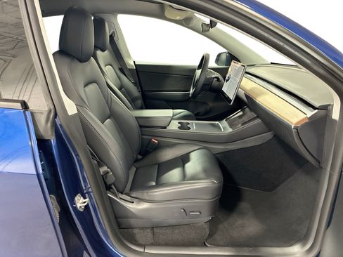 Certified 2021 Tesla Model Y Long Range AWD/4WD image 13