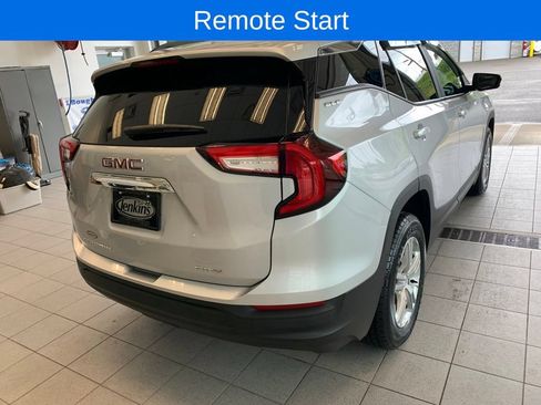 Used 2022 GMC Terrain SLE w/ Driver Convenience Package AWD/4WD image 11
