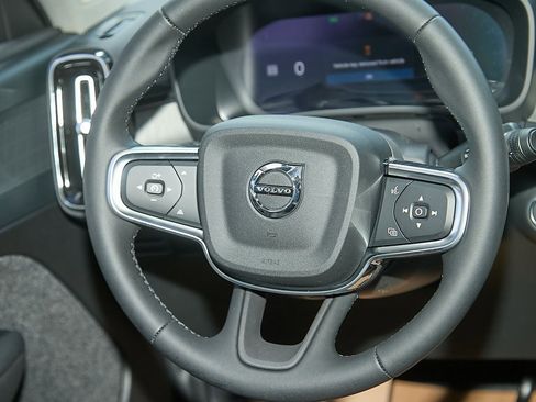 New 2026 Volvo XC40 B5 Plus w/ Protection Package Premier image 20