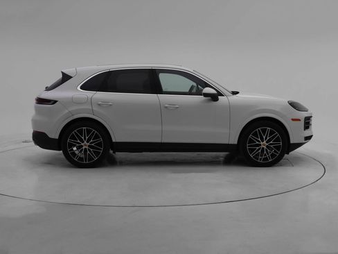 Used 2024 Porsche Cayenne image 10