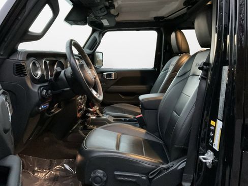 Used 2023 Jeep Wrangler Unlimited Sahara w/ Cold Weather Group image 9