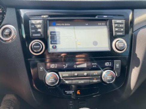 Used 2016 Nissan Rogue SL image 9