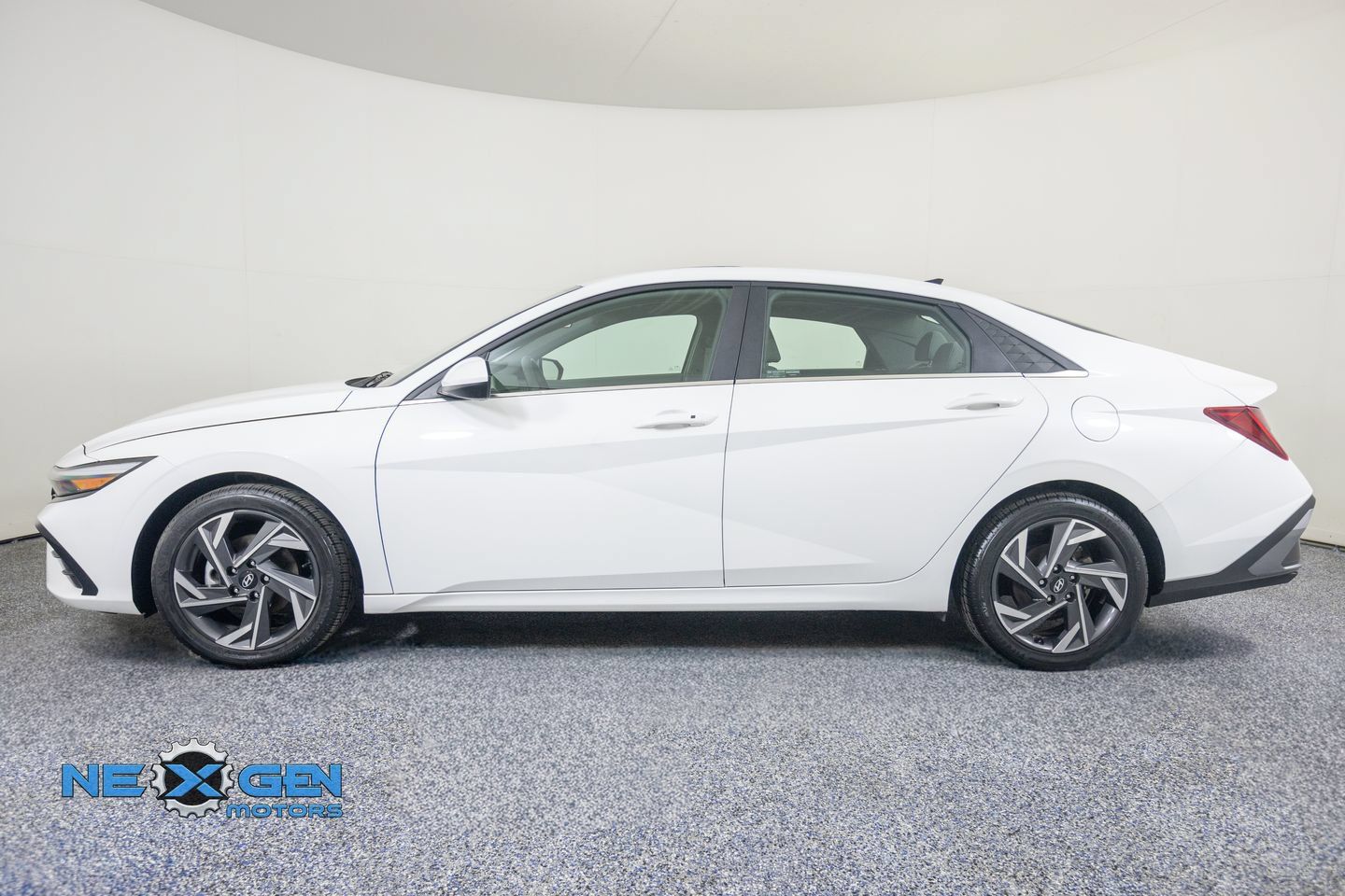 Used 2024 Hyundai Elantra SEL w/ Convenience Package FWD image 5