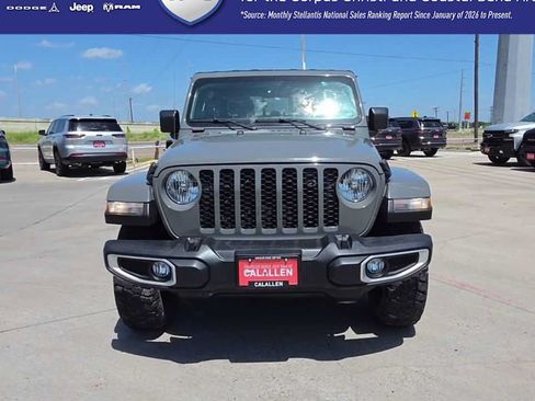 Used 2023 Jeep Gladiator Sport AWD/4WD image 3
