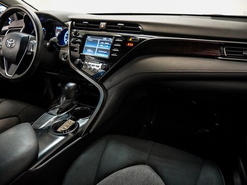 Used 2020 Toyota Camry LE image 11