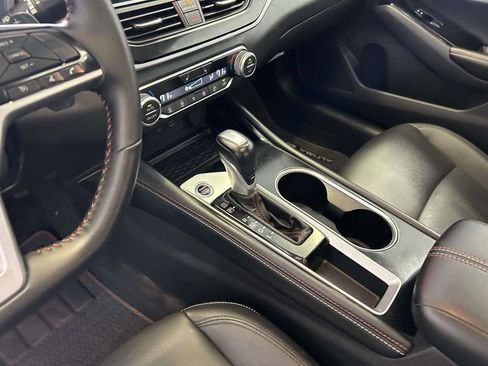 Used 2025 Nissan Altima 2.5 SR w/ SR Premium Package FWD image 19