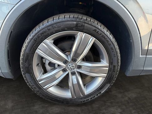 Used 2021 Volkswagen Tiguan SEL AWD/4WD image 36