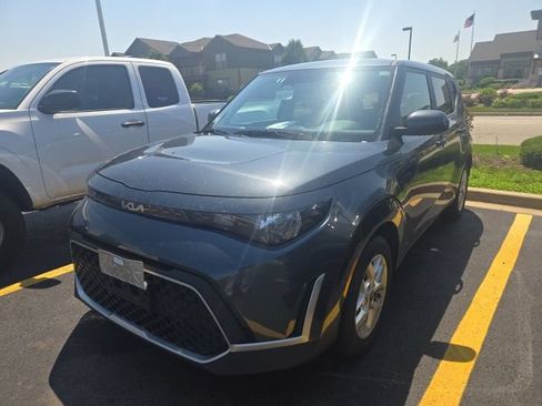 Used 2025 Kia Soul LX w/ LX Technology Package FWD image 3