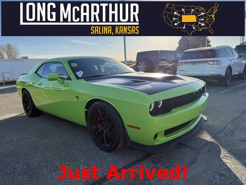 Used 2015 Dodge Challenger SRT Hellcat image 1