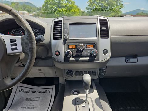 Used 2020 Nissan Frontier SV w/ Midnight Edition Floor Mats AWD/4WD image 18