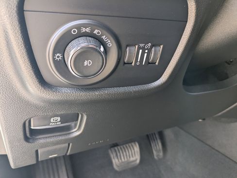 Used 2022 Jeep Grand Cherokee Summit w/ Adv Protech Group IV AWD/4WD image 34