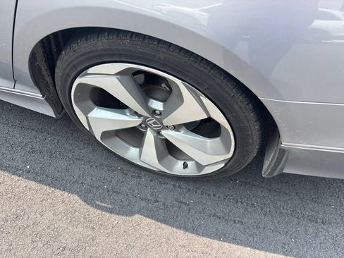 Used 2018 Honda Accord Touring image 7