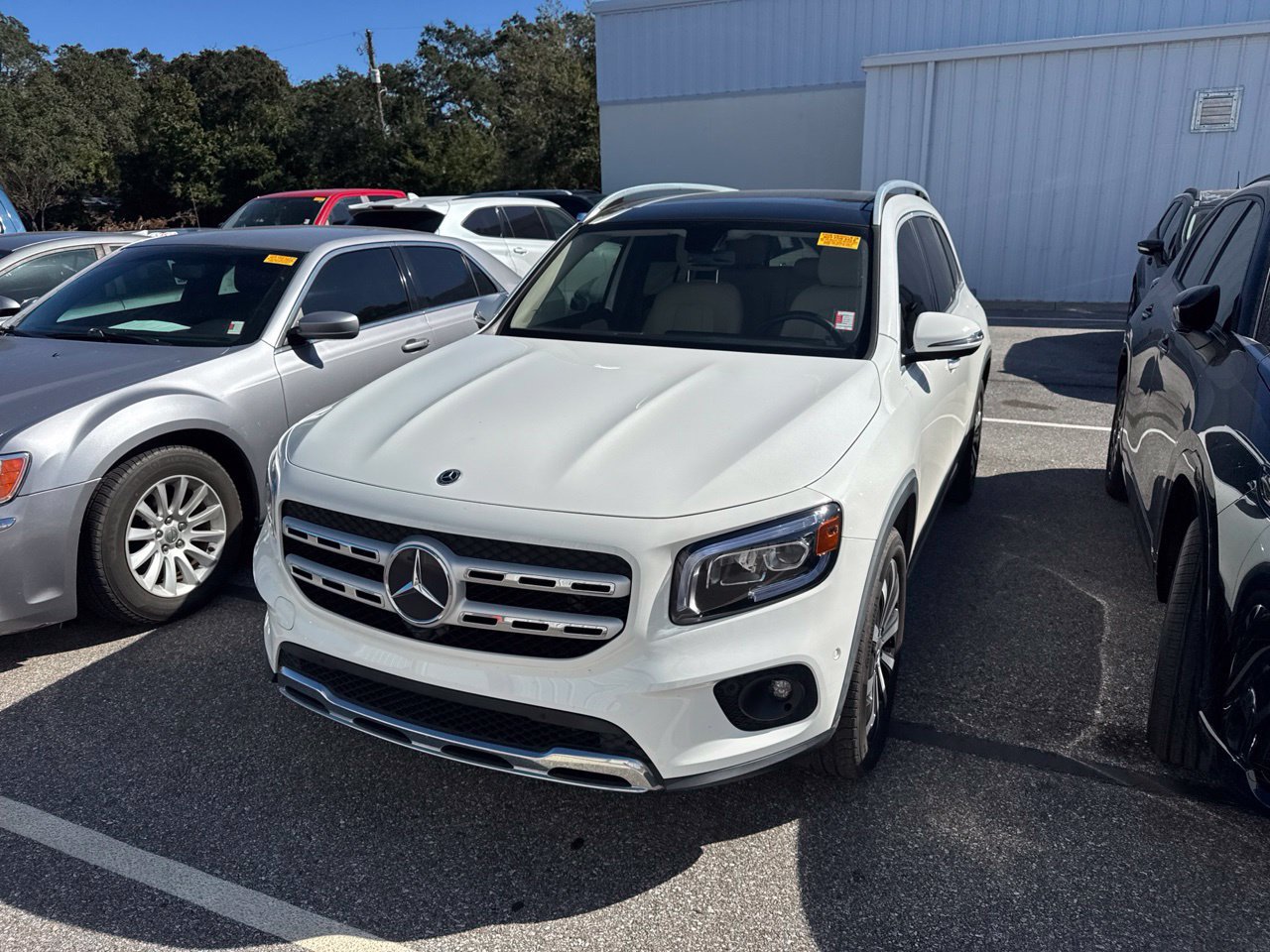 Used 2023 Mercedes-Benz GLB 250 image 1