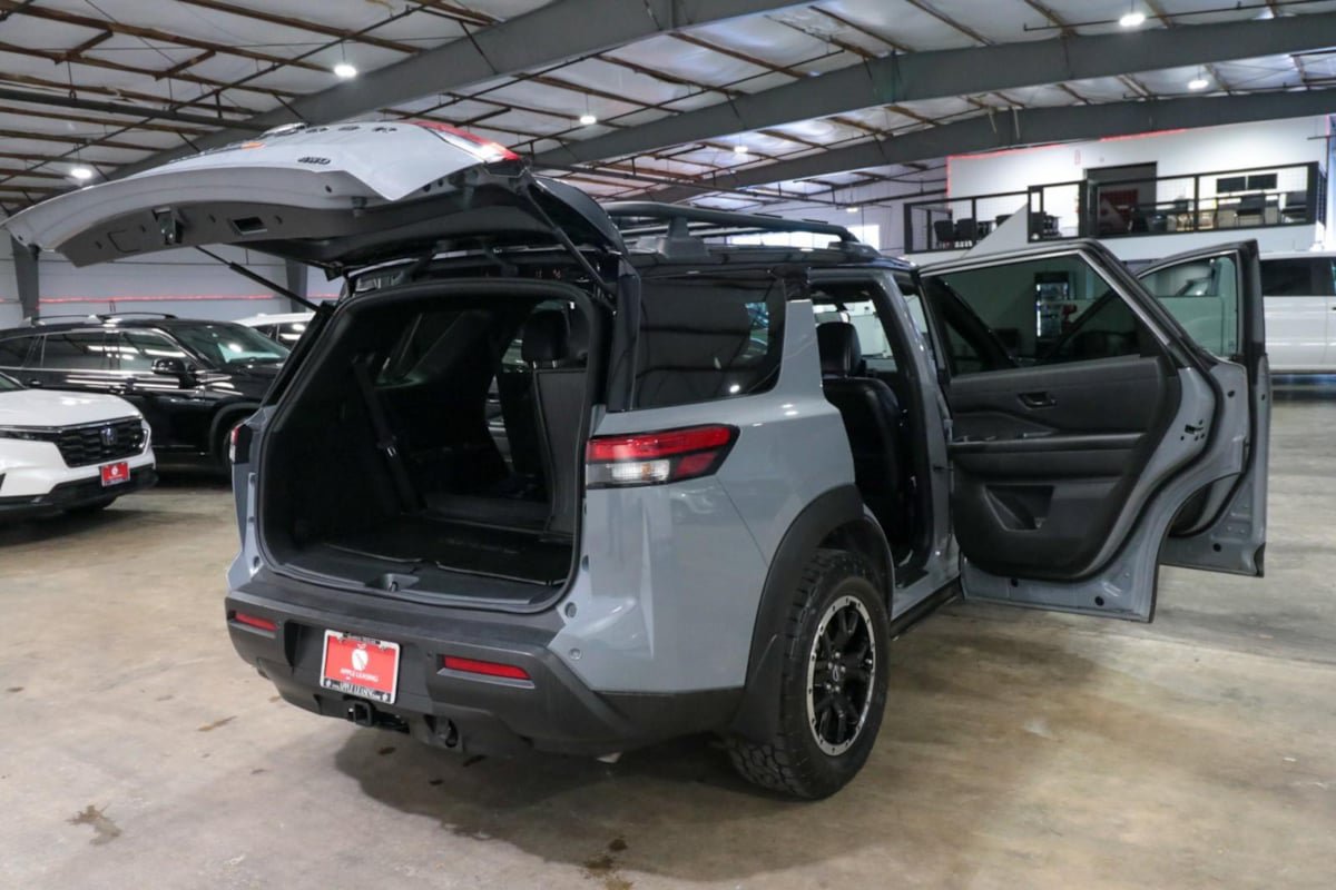 Used 2023 Nissan Pathfinder Rock Creek AWD/4WD image 32