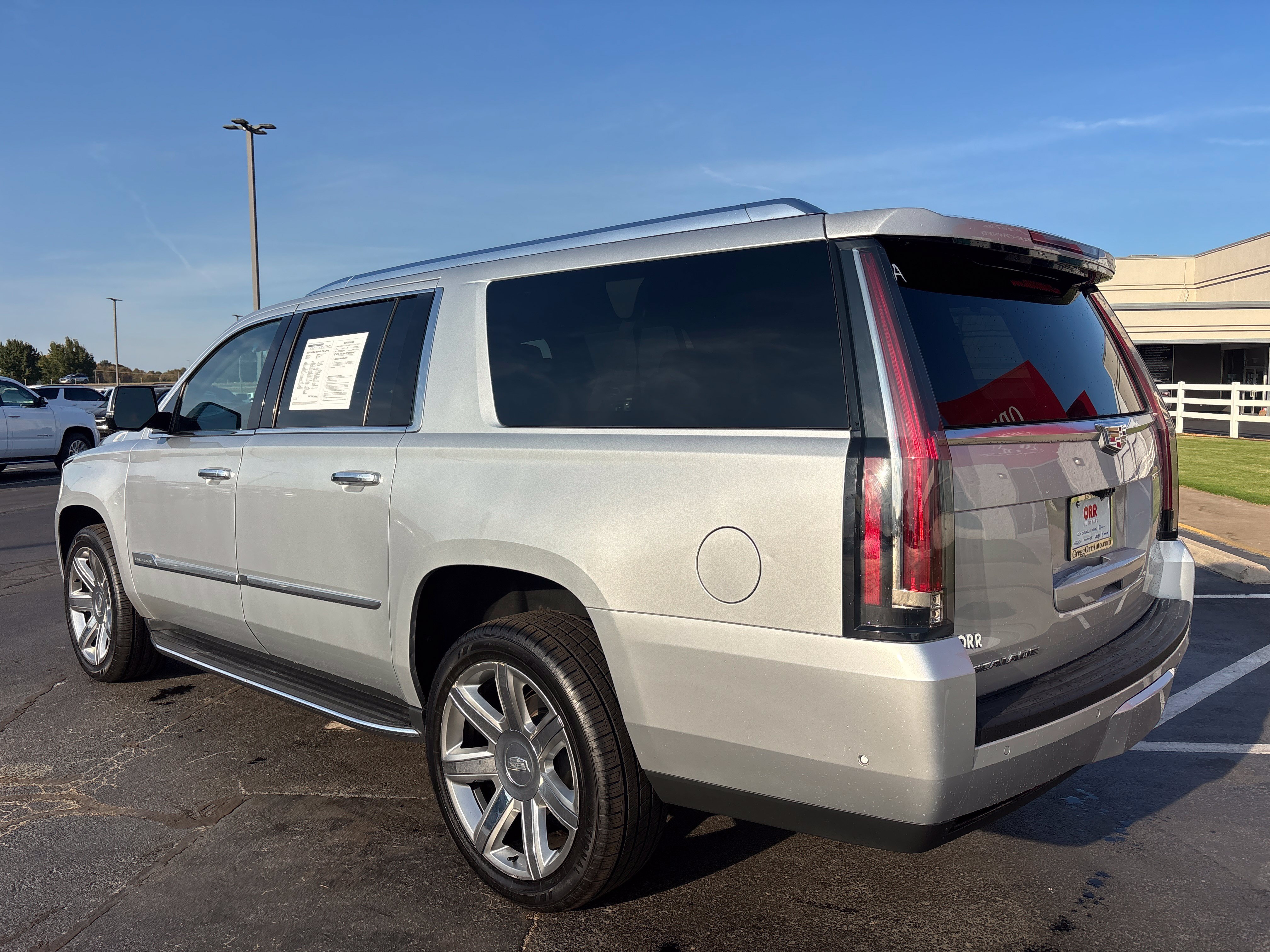 Used 2019 Cadillac Escalade ESV Luxury AWD/4WD image 28
