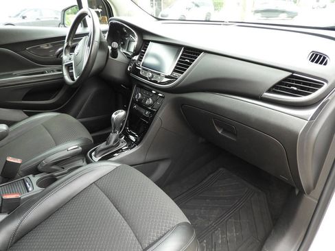 Used 2021 Buick Encore Preferred AWD/4WD image 33